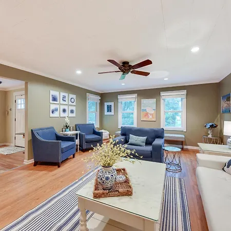 Family-Friendly Twin Lakes Home Near Lake Mary!